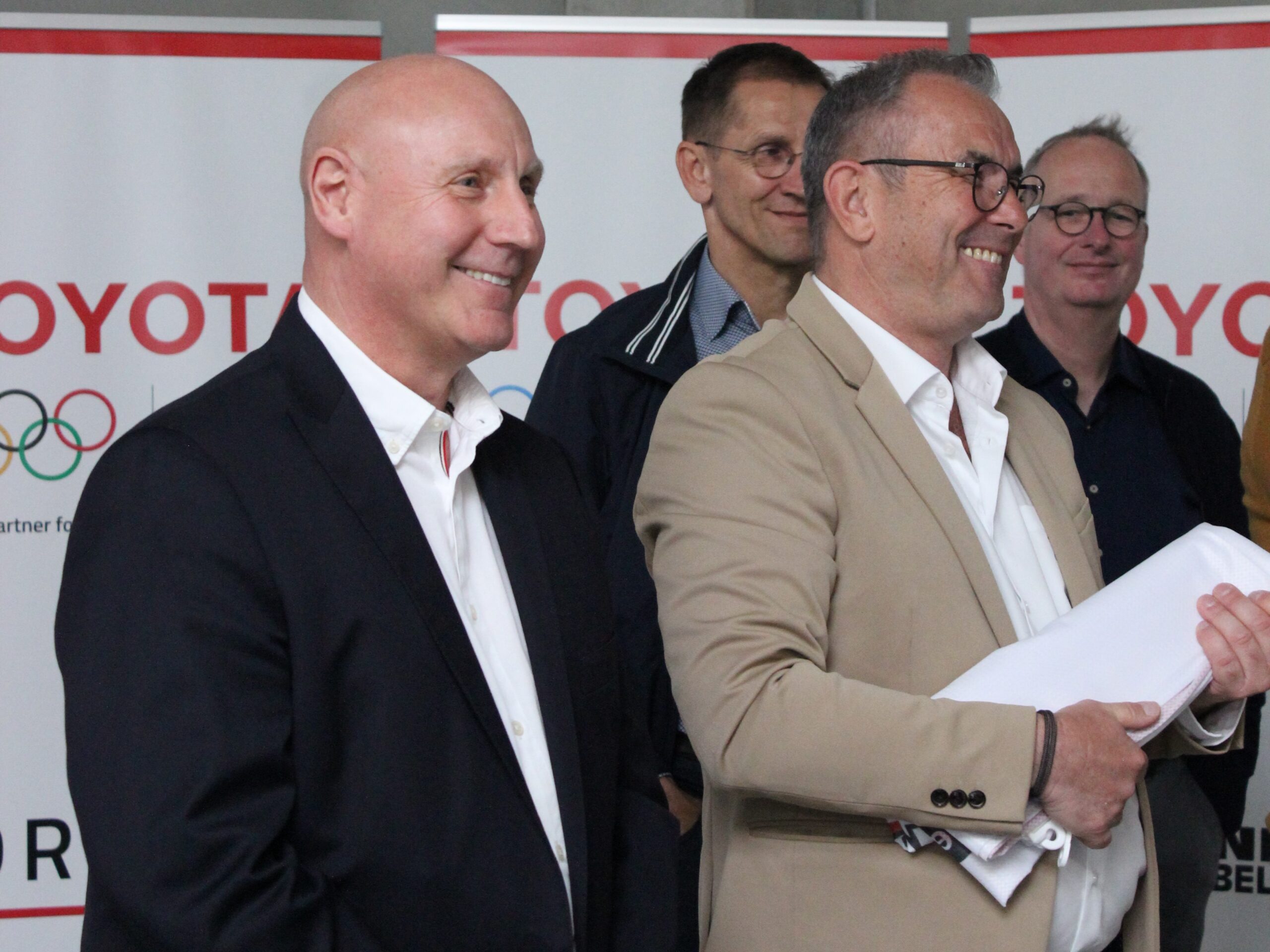 Jürgen Ziegler, Geschäftsführer von Ziegler Gabelstapler begrüßt im GVZ Region Augsburg die Vertreter von 17 Toyota-Vertragshändlern aus ganz Deutschland.